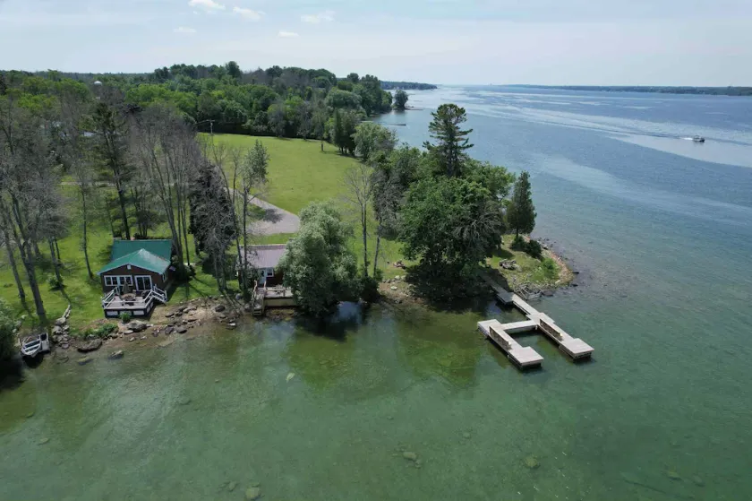 3 Schlafzimmer - Waterfront Location On St. Lawrence River - Image 1