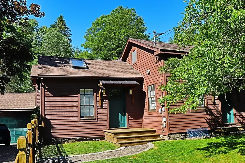 Craftsman House Charming Craftsman style home close to Cooperstown village - Image 1