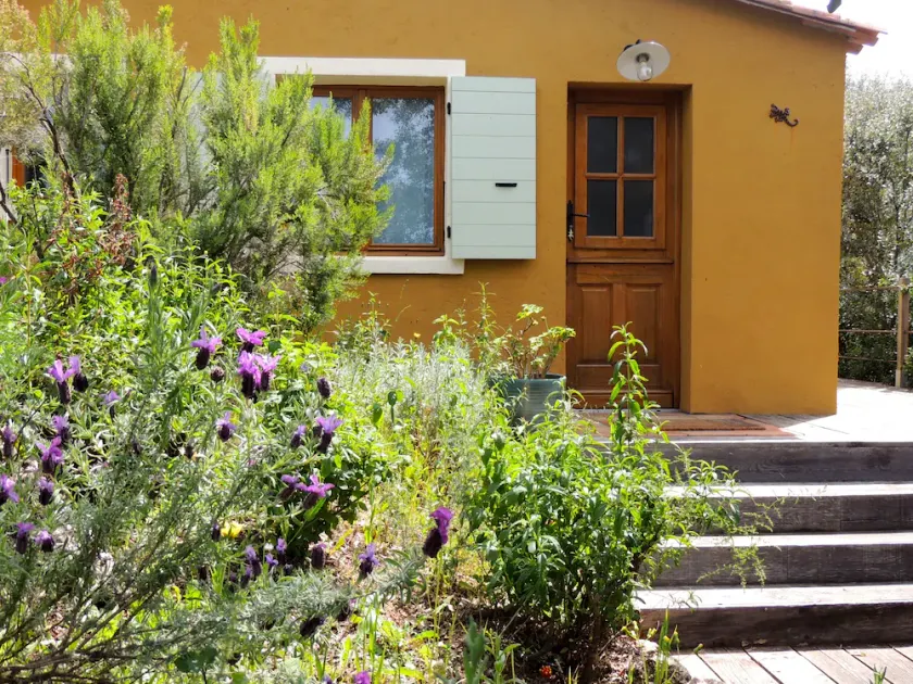Charming little house, sea view and scents of the maquis. - Image 1