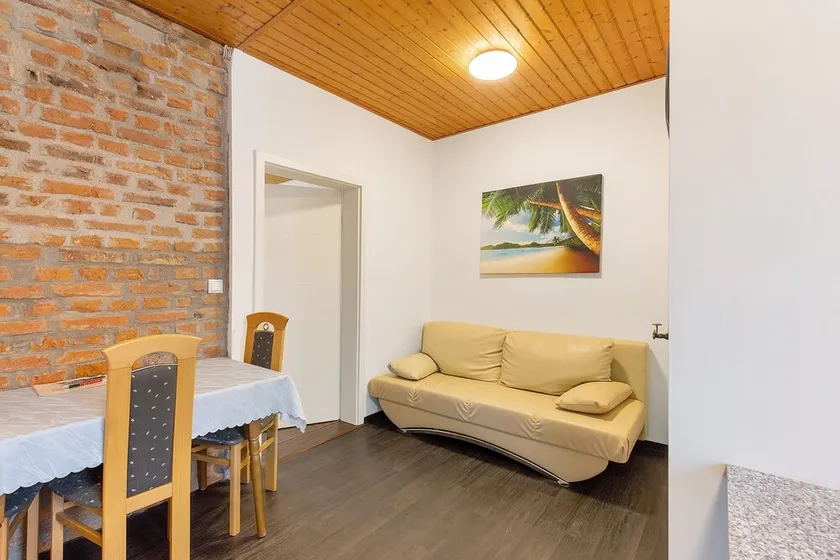 Apartment 'Erdgeschoss' with Shared Terrace, Shared Garden and Wi-Fi - Image 1