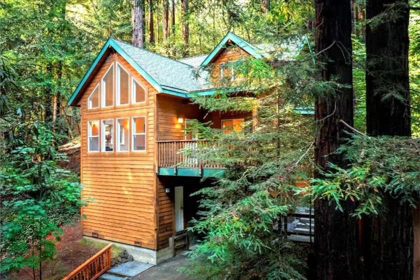 The Wood Chalet Hot Tub BBQ Redwoods - Image 1