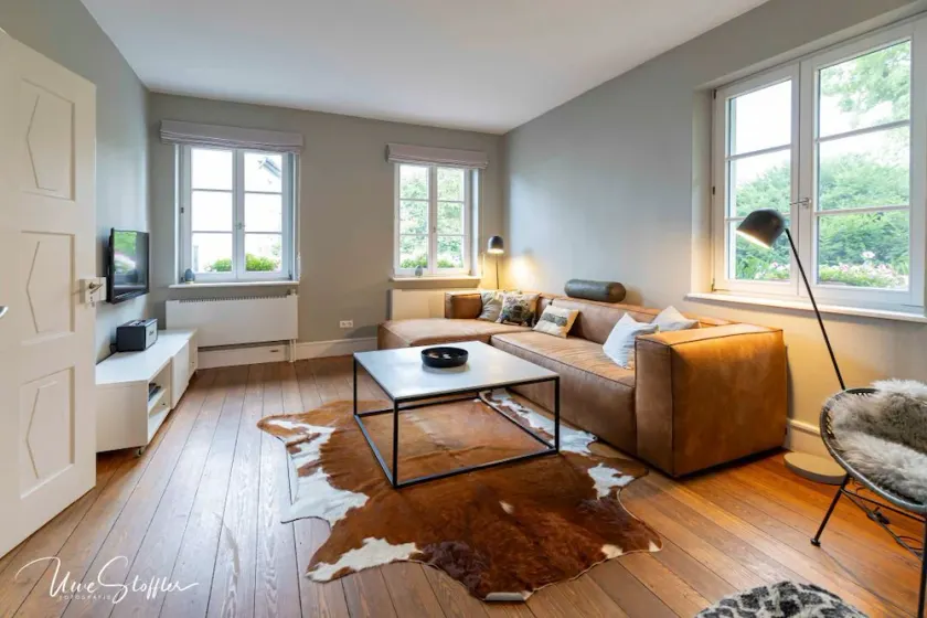 Elegant & historic country house, high ceilings, fenced garden, fireplace, infrared cabin. - Image 1