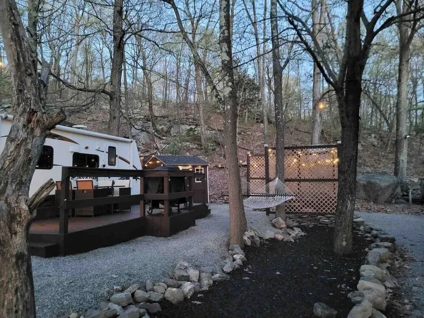 Delightful Camper in Campground with Amenities - Image 1
