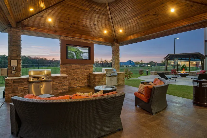 2 Bedroom | Free Breakfast. Indoor Pool - Image 1