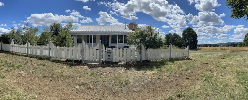gold miners cottage - Image 1
