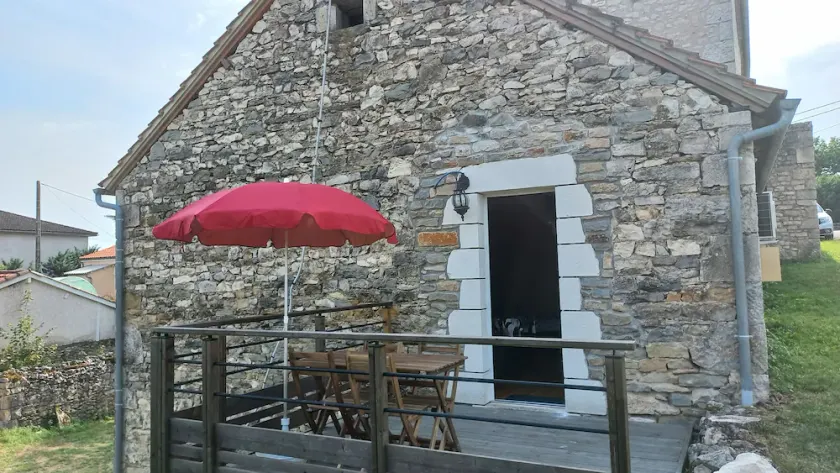 Aux Pierres de Noziières  - Image 1