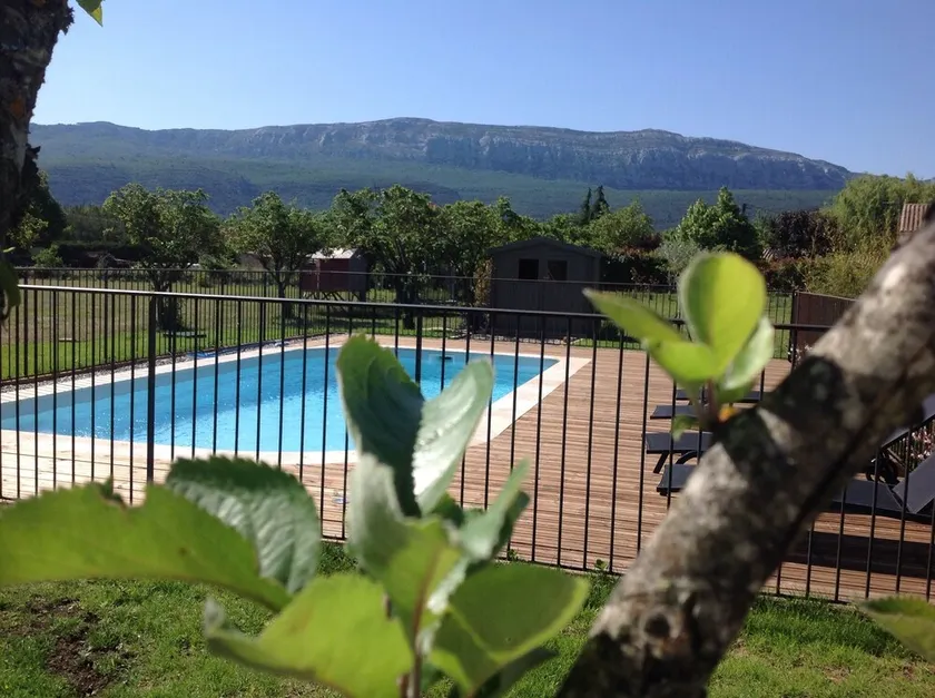 Husværksted på privat pool med 2 ha skovbevoksning og jacuzzi - Image 1
