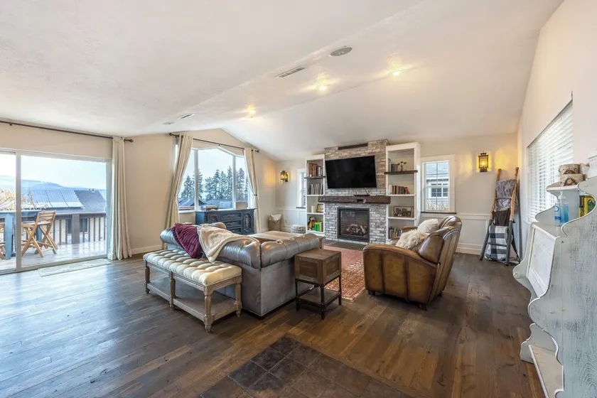 Westside Mt View - Hot Tub, Pet Friendly, Walk to Downtown Hood River! - Image 1