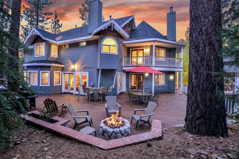 Bear Heaven: Victorian Estate tæt på resorts! Internet! Boblebad! BBQ! Stort dæk! - Image 1