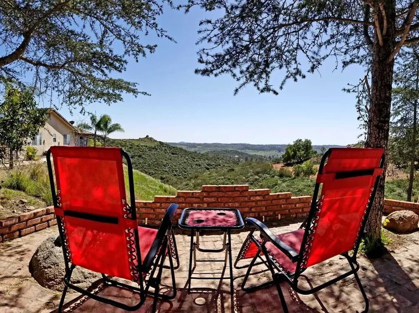 Private Guesthouse With Amazing Views - Image 1
