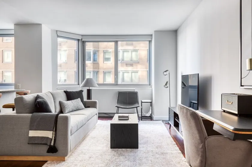 Airy Kips Bay 1BR w/ Elevator & Doorman, walk to Herald Sq, by Blueground - Image 1