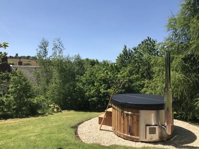Peaceful Devon hideaway with wood fired hot tub and great pubs. - Image 1