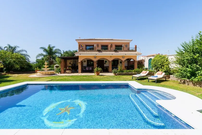 Holiday Home 'La Huerta Del Sur' with Mountain Views, Wi-Fi & Air Conditioning - Image 1