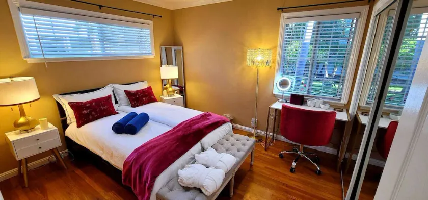 Charming House House w backyard oasis-10 min from the Beach! - Image 1