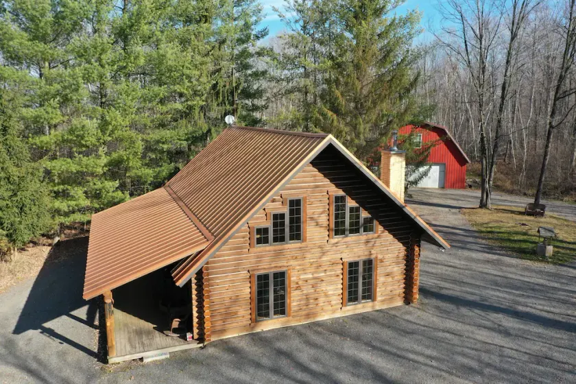 Log cabin secluded on 80 acres - Image 1