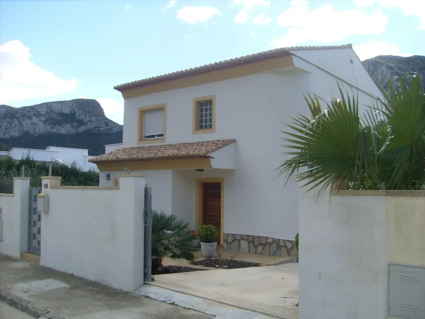 Villa con piscina privada y vistas a la montaña - Image 1