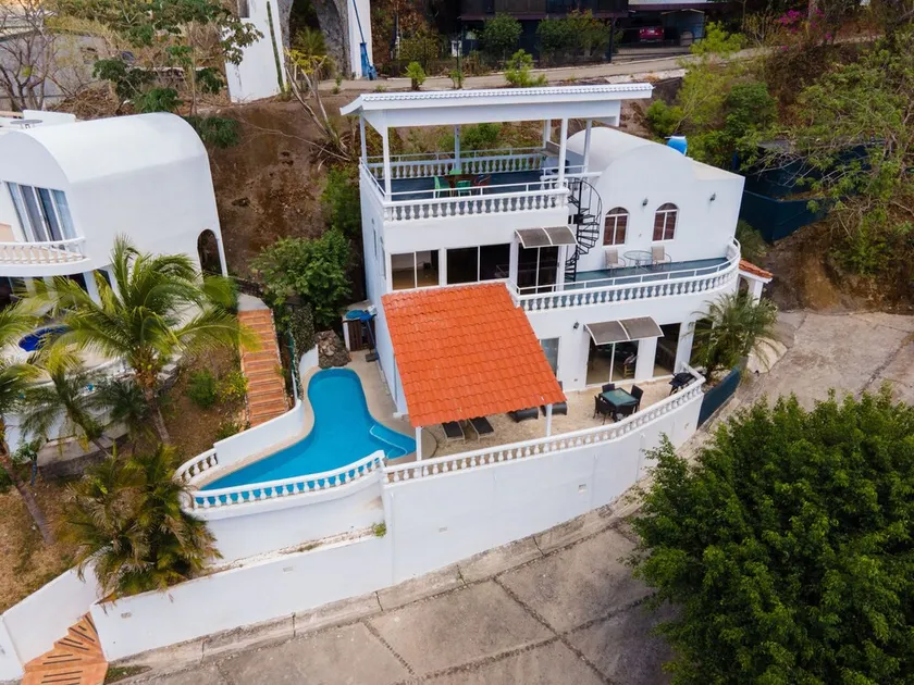 LARGE TRANQUIL VILLA WITH STUNNING OCEAN VIEWS AND PRIVATE POOL - Image 1