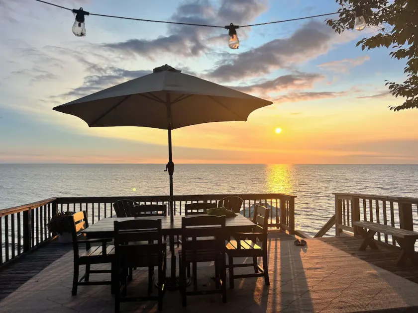 Lakefront Getaway at Renshaw Bay - Image 1