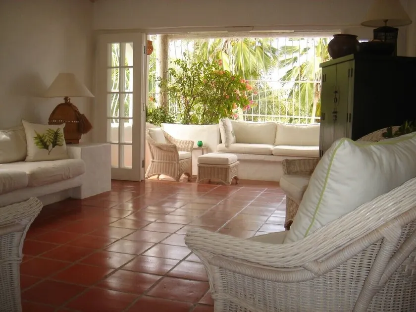 Luxurious Private Apartment with pool 4 minutes walk to Mullins Beach West Coast - Image 1