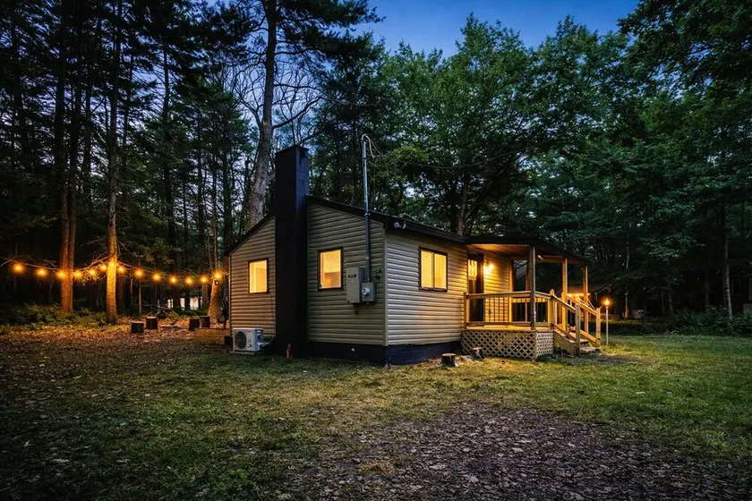 Lakeside Retreat w/Fire Pit & Skylights - Image 1