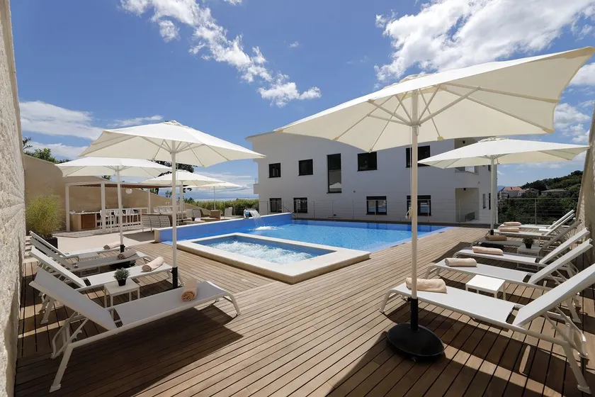 MODENA MARIS-heated pool-grill-relax-jacuzzi apartments - Image 1