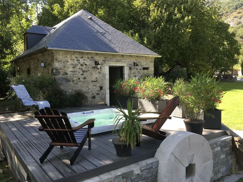 Prestigious renovated barn - Image 1