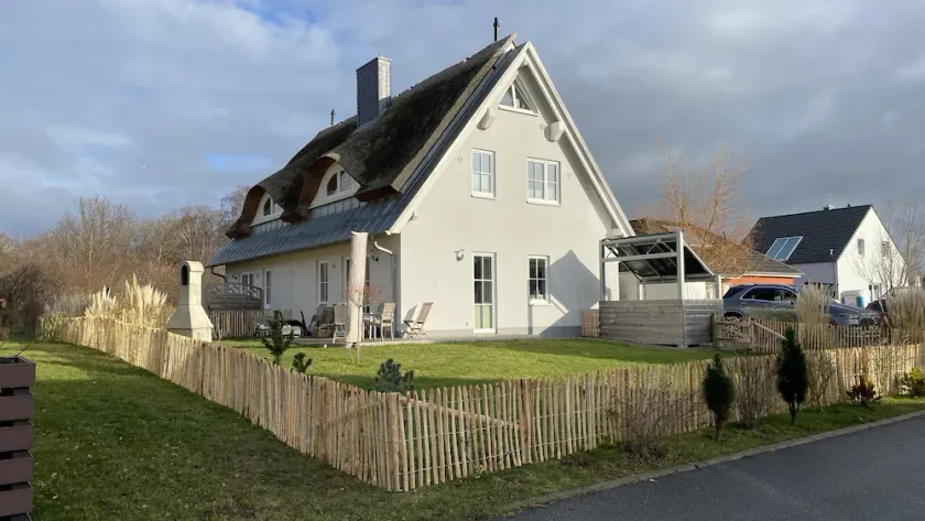 Mien Huus 2 Stylish thatched-roof vacation home in Ostseebad-Nienhagen - Image 1