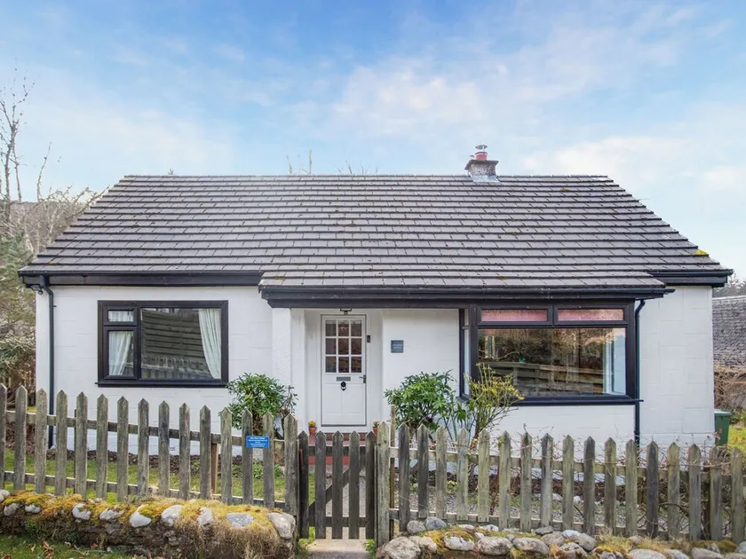 3 bedroom accommodation in Glenelg - Image 1