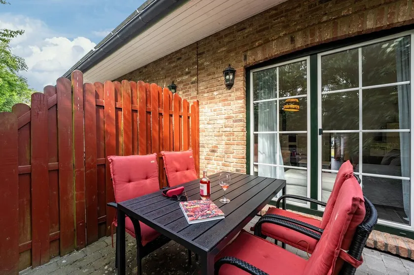 Ferienhaus 'Haus Am Dorfteich A E-Laden Möglich' mit privater Terrasse, Gemeinschaftsgarten und WLAN - Image 1