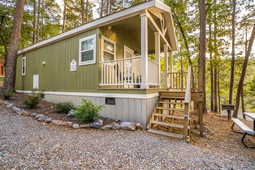 Magnolia Cottage at Safe Harbor Brady Mountain on Lake Ouachita! - Image 1