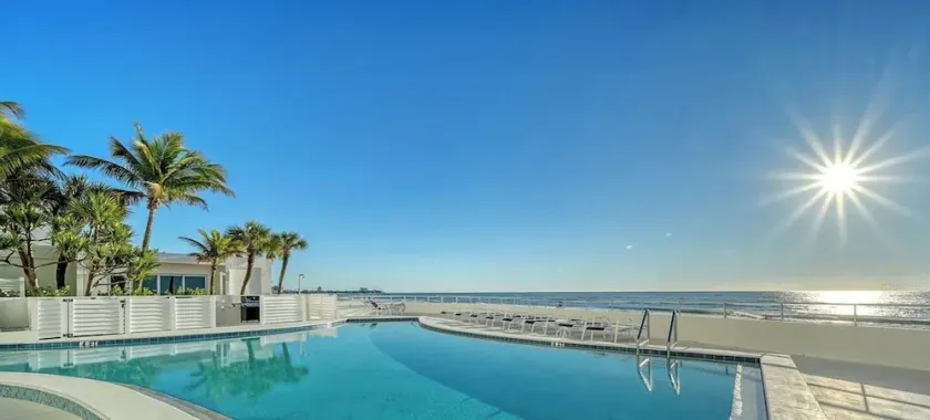 Spacious Beachfront Condo on Lido Beach in Sarasota - Image 1