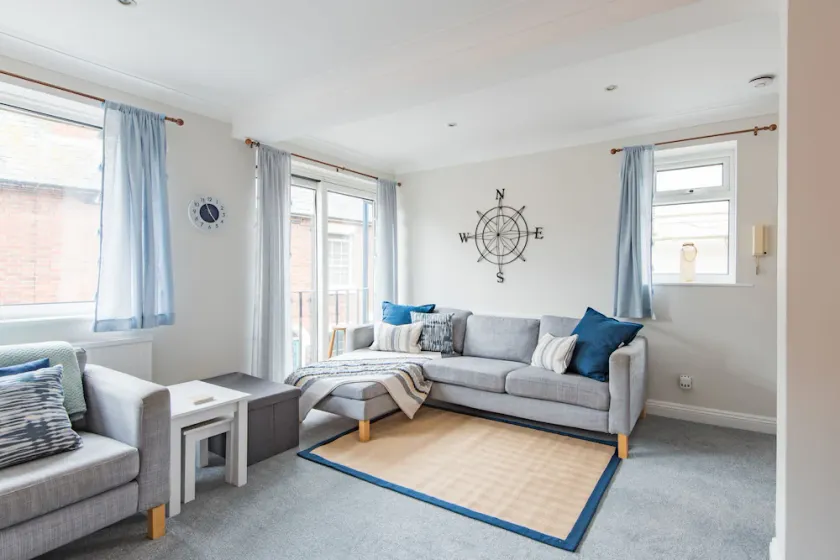 The Landing by Bloom Stays - ideal for families, close to beach and town centre - Image 1