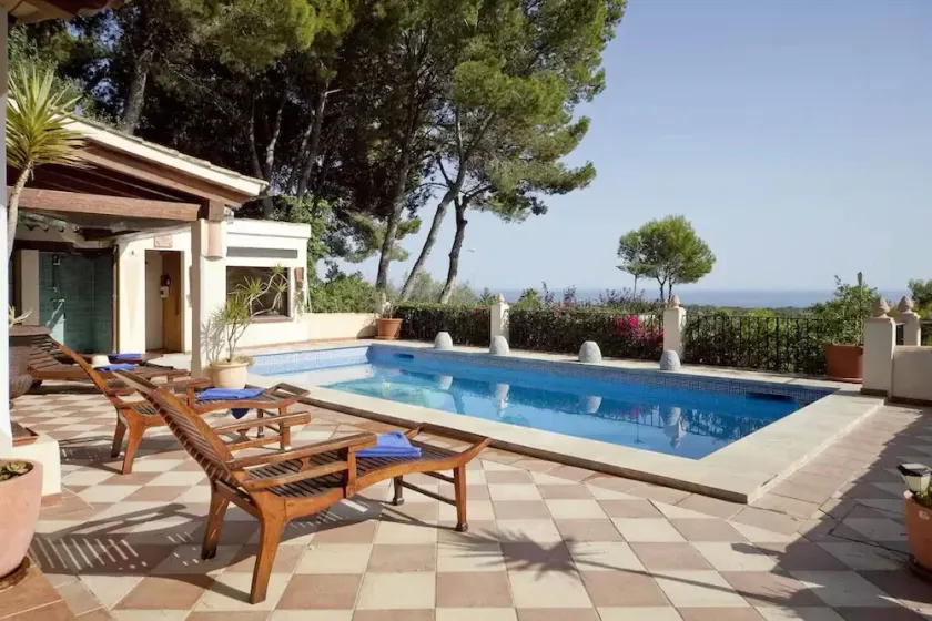 Beautiful Sunny SEA View Villa - Open Fire - Sauna - Heated Pool - Games Room - Image 1