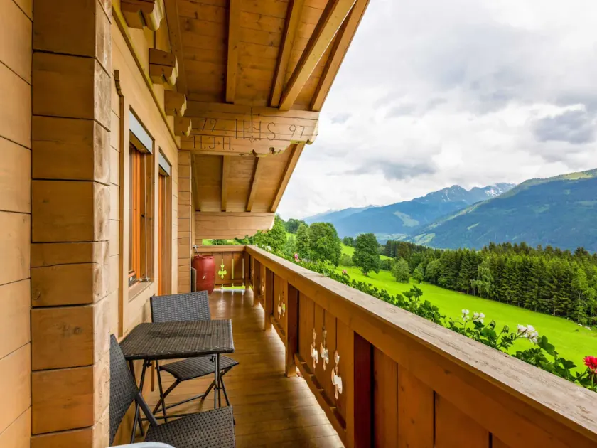 Sunlit Apartment near Ski Area in Hollersbach im Pinzgau - Image 1