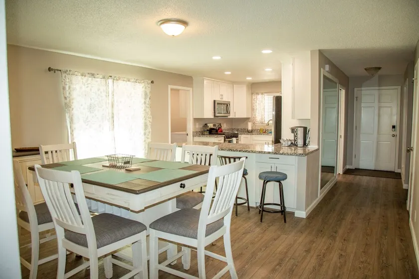 Centrally located beautiful remodeled house with 3 bedrooms, 2 bathrooms. - Image 1