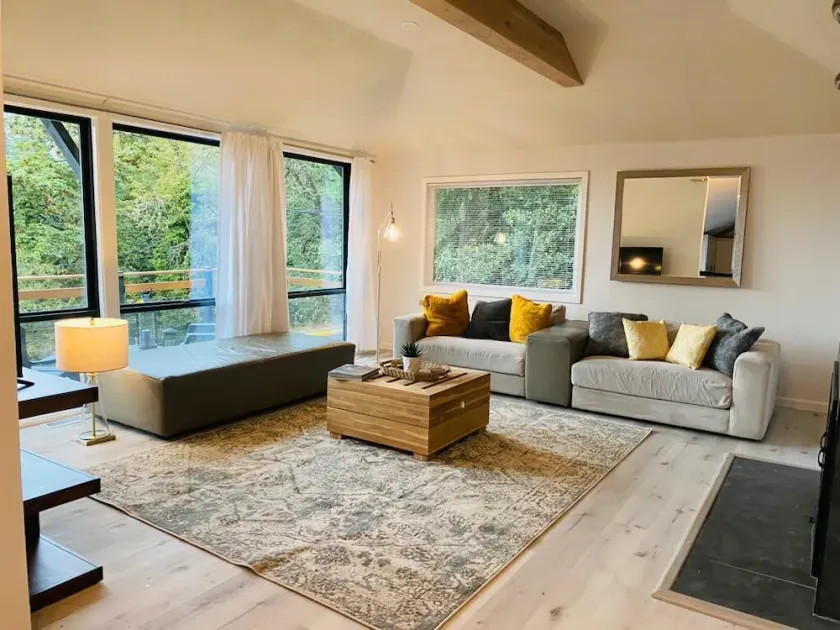 Contemporary 3bedroom / 2 bathroom house close to UO - Image 1
