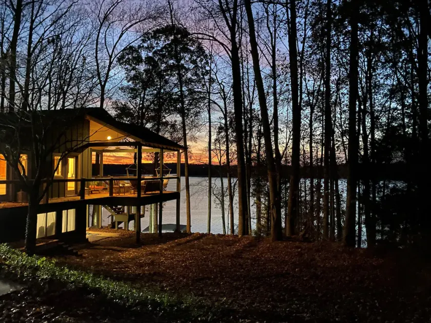 Lakefront Lodge on Tims Ford Lake - Image 1