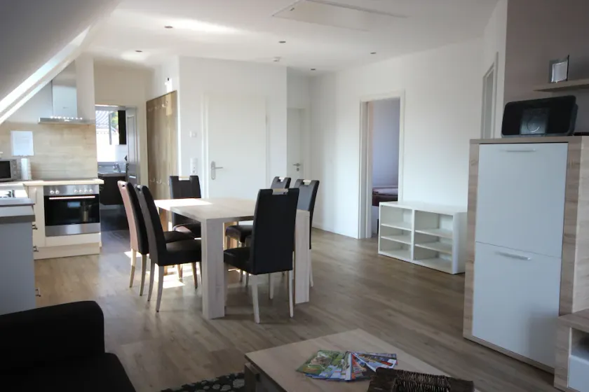 Feel-good oasis with balcony near the Elbe, close to the city center with lots of nature, free WiFi - Image 1