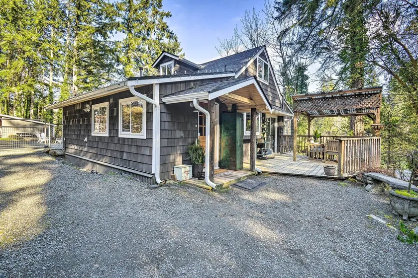 Quaint Fox Island Cabin on 1 Acre of Woods! - Image 1