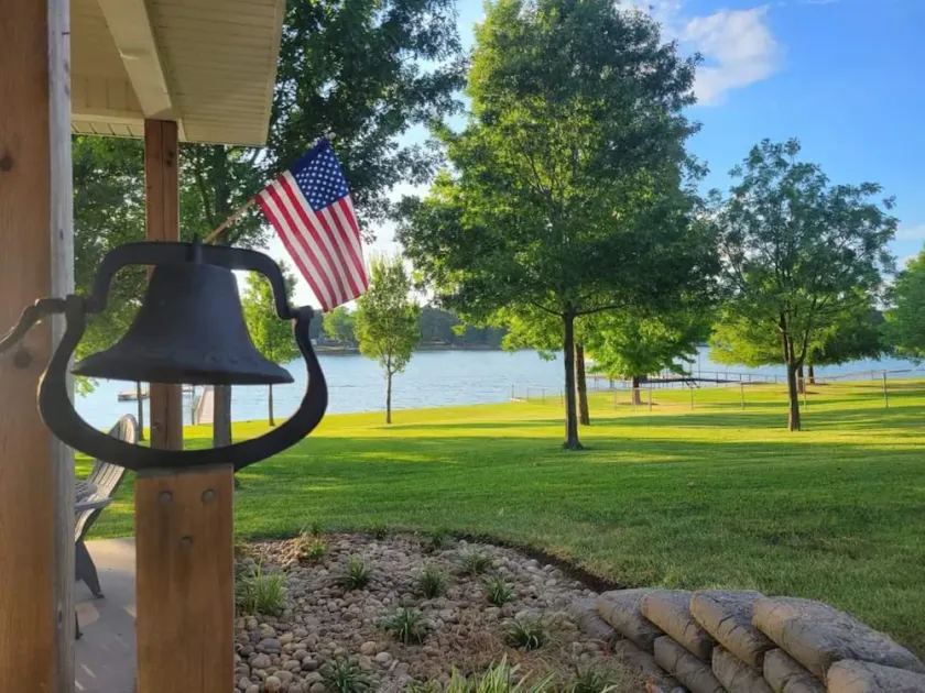 Lake Front Gated Property  Private Dock  Book 3 Nights - Get 4th Night Free.  - Image 1