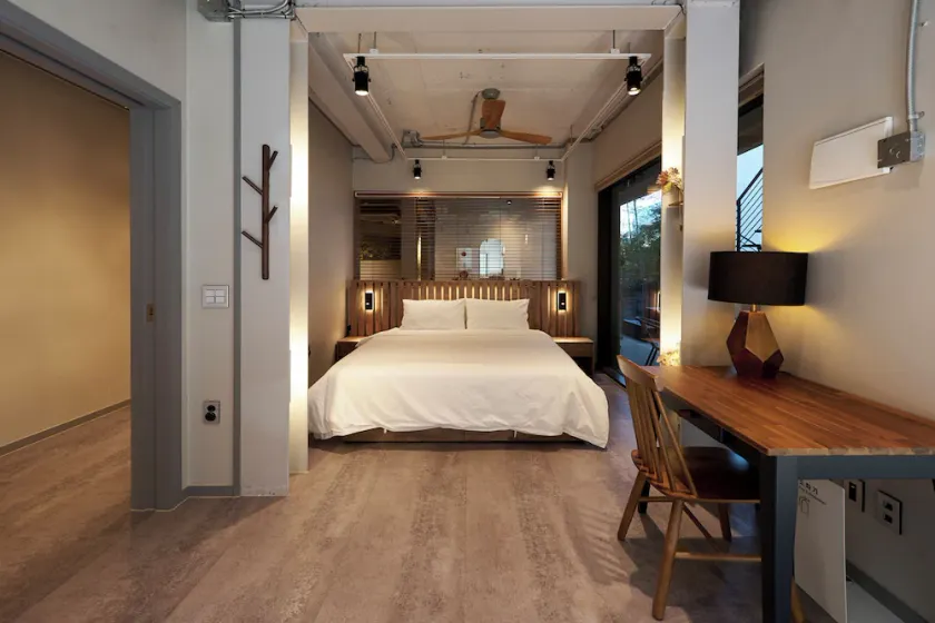 L9 Tailored Service Home near Hongik Univ Station - Image 1