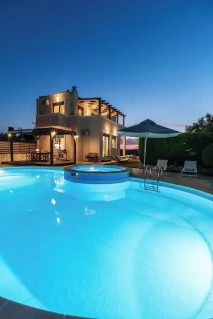 Holiday villa with private pool - Image 1