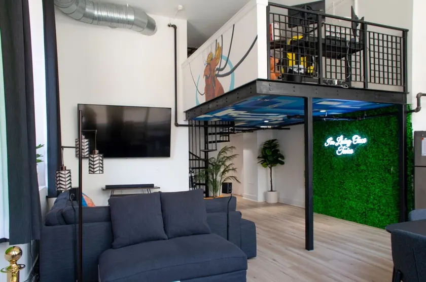 90 DAY MINIMUM STAY - Spacious Cyberpunk Themed Downtown Loft - Image 1