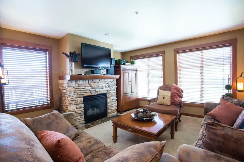 3305 - Two Bedroom Deluxe Powderhorn Lodge - Image 1
