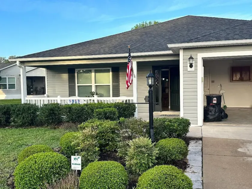 Rare find in Historic Orange Blossom 3/2 with golf cart - Image 1