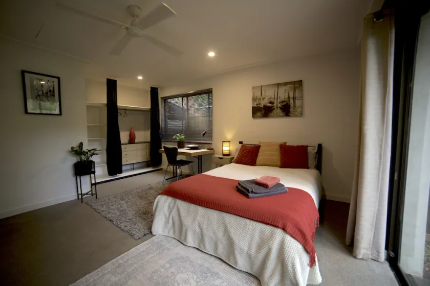 Private room and ensuite - Image 1