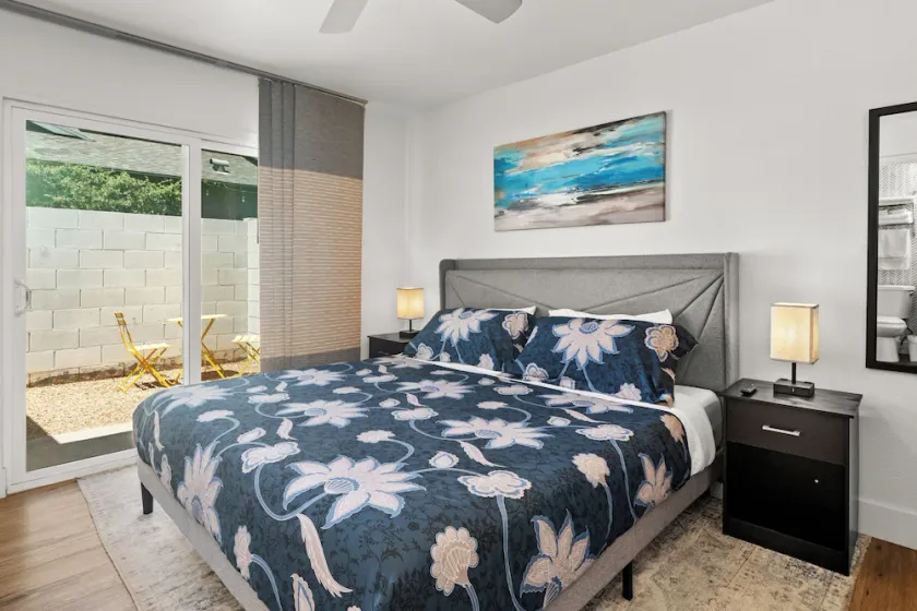 Barrel Retreat in the Heart of Downtown Phoenix - Image 1