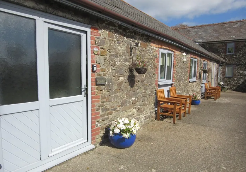 Byre, Character 1 bed 19th century cottage in peaceful location - Image 1