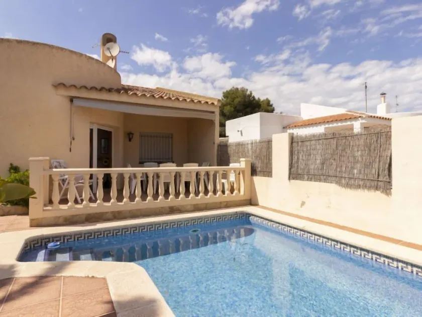 Casa con barbecue, terrazza e piscina privata - Image 1