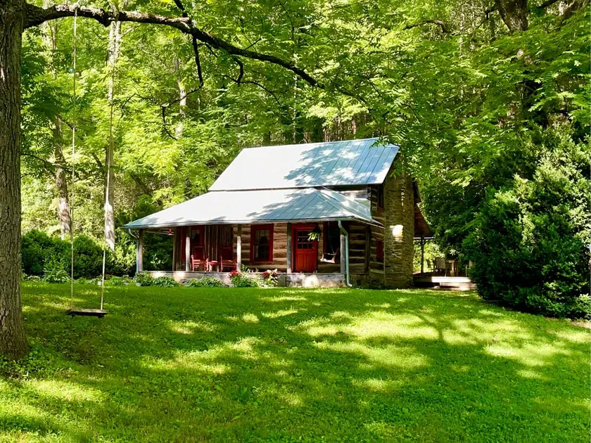 Lissie Wright's Cabin, Est 1895. Scenic Creek, 7. 5 acres, 15 min til Downtwn AVL - Image 1
